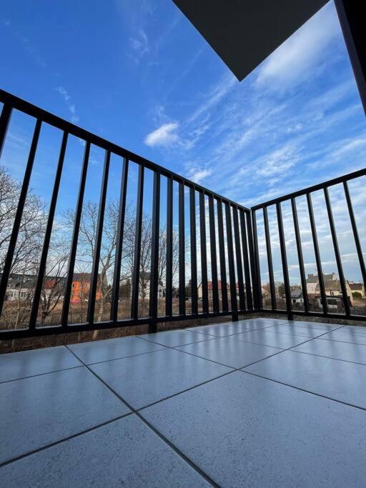 Apartment New One Bedroom With Balcony